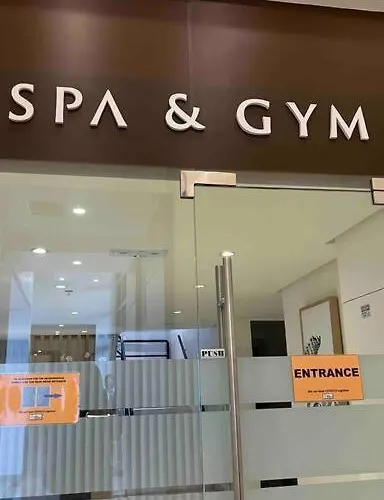 At The Heart Of Bgc Located At Uptown Parksuites * Manila