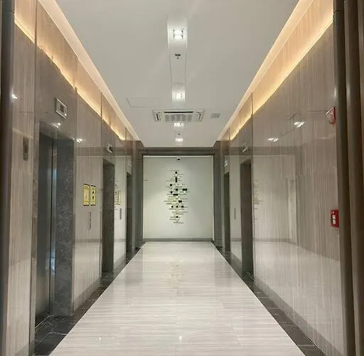 At The Heart Of Bgc Located At Uptown Parksuites * Manila