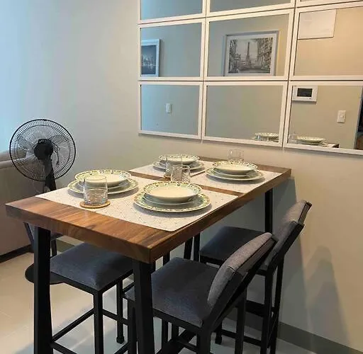 At The Heart Of Bgc Located At Uptown Parksuites * Manila