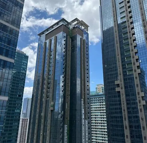 Apartment At The Heart Of Bgc Located At Uptown Parksuites