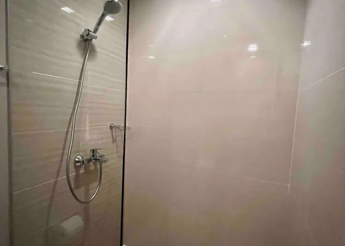 At The Heart Of Bgc Located At Uptown Parksuites * Manila